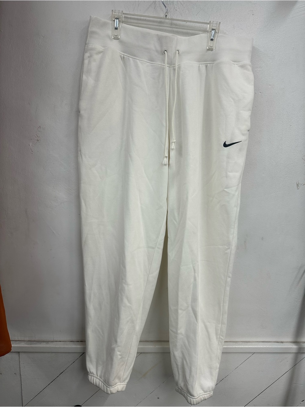 Nike Oversized fit High Rise women’s white sweatpants size XL new with tags
